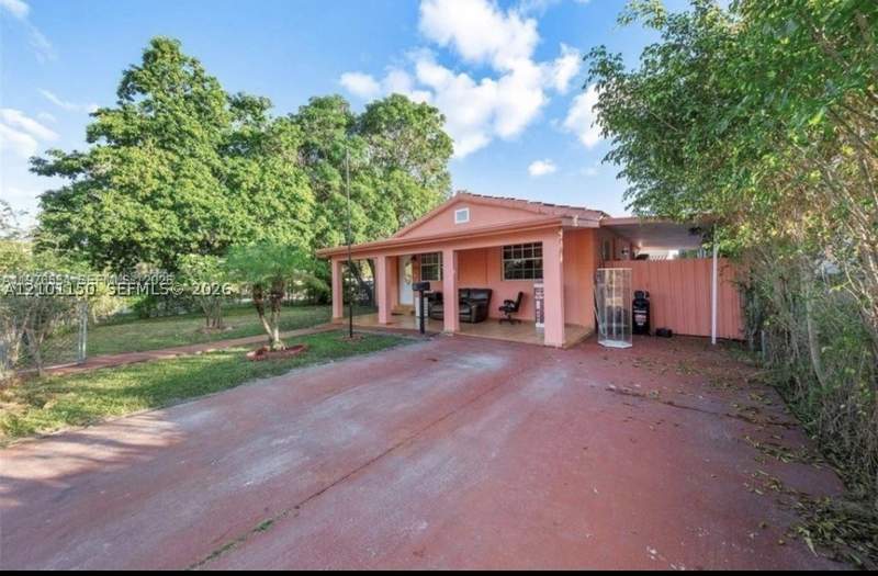 3 bedroom SingleFamilyResidence at 5300 SW 6th St, Durward Heights, Miami — photo 2