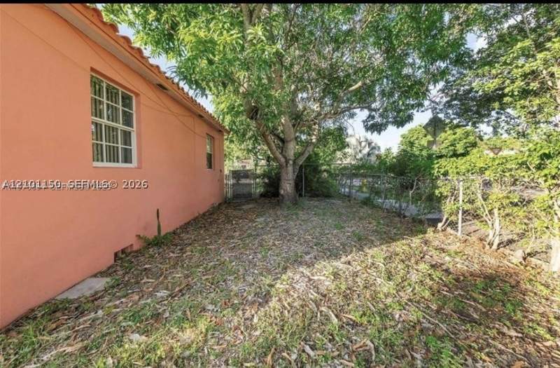 3 bedroom SingleFamilyResidence at 5300 SW 6th St, Durward Heights, Miami — photo 3