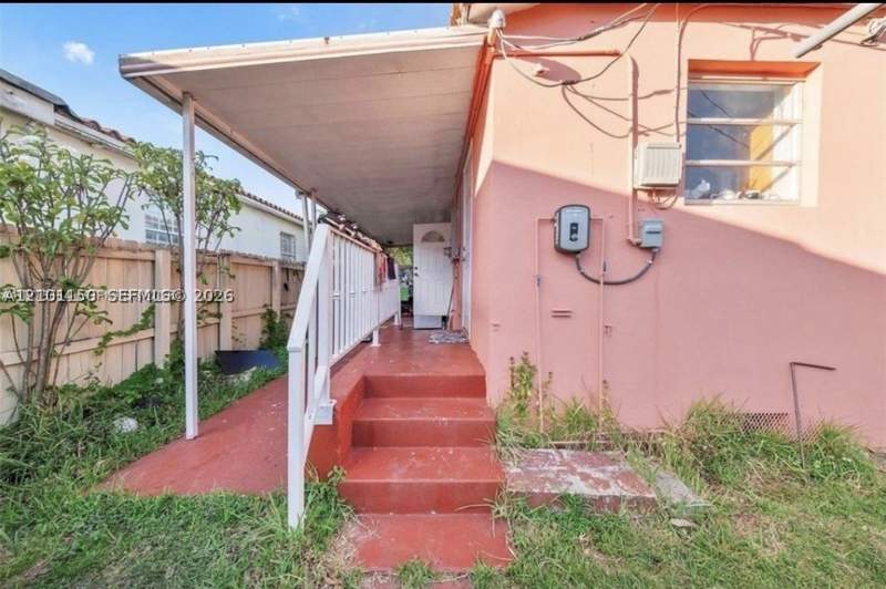 3 bedroom SingleFamilyResidence at 5300 SW 6th St, Durward Heights, Miami — photo 4
