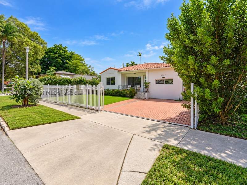 3 bedroom SingleFamilyResidence at 2520 SW 22nd Ter, Silver Bluff Ests-Sec A, Miami — photo 2