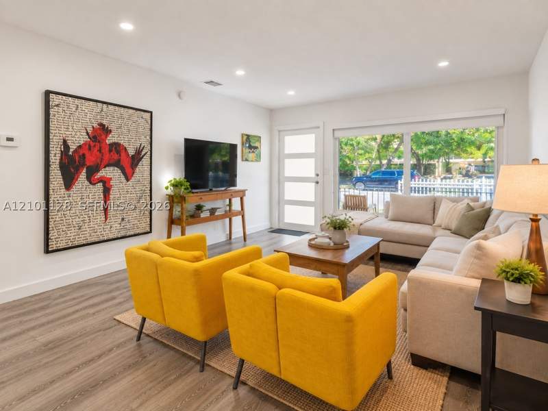 3 bedroom SingleFamilyResidence at 2520 SW 22nd Ter, Silver Bluff Ests-Sec A, Miami — photo 3