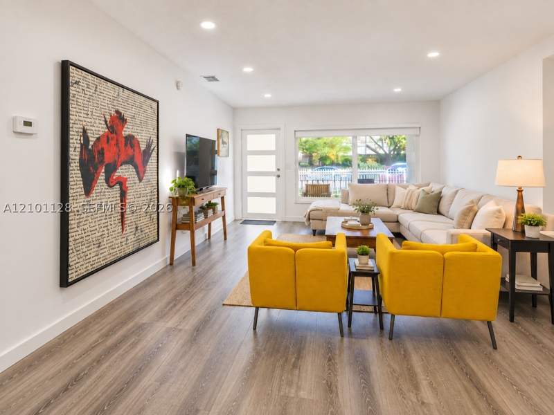 3 bedroom SingleFamilyResidence at 2520 SW 22nd Ter, Silver Bluff Ests-Sec A, Miami — photo 4