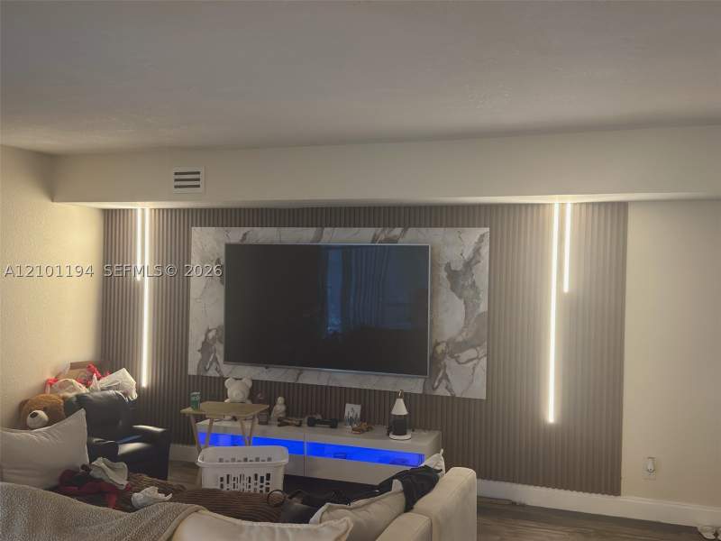 2 bedroom Condominium at 323 Ives Dairy Rd 323-08, Condo B At Mediterranea P, Miami — photo 3