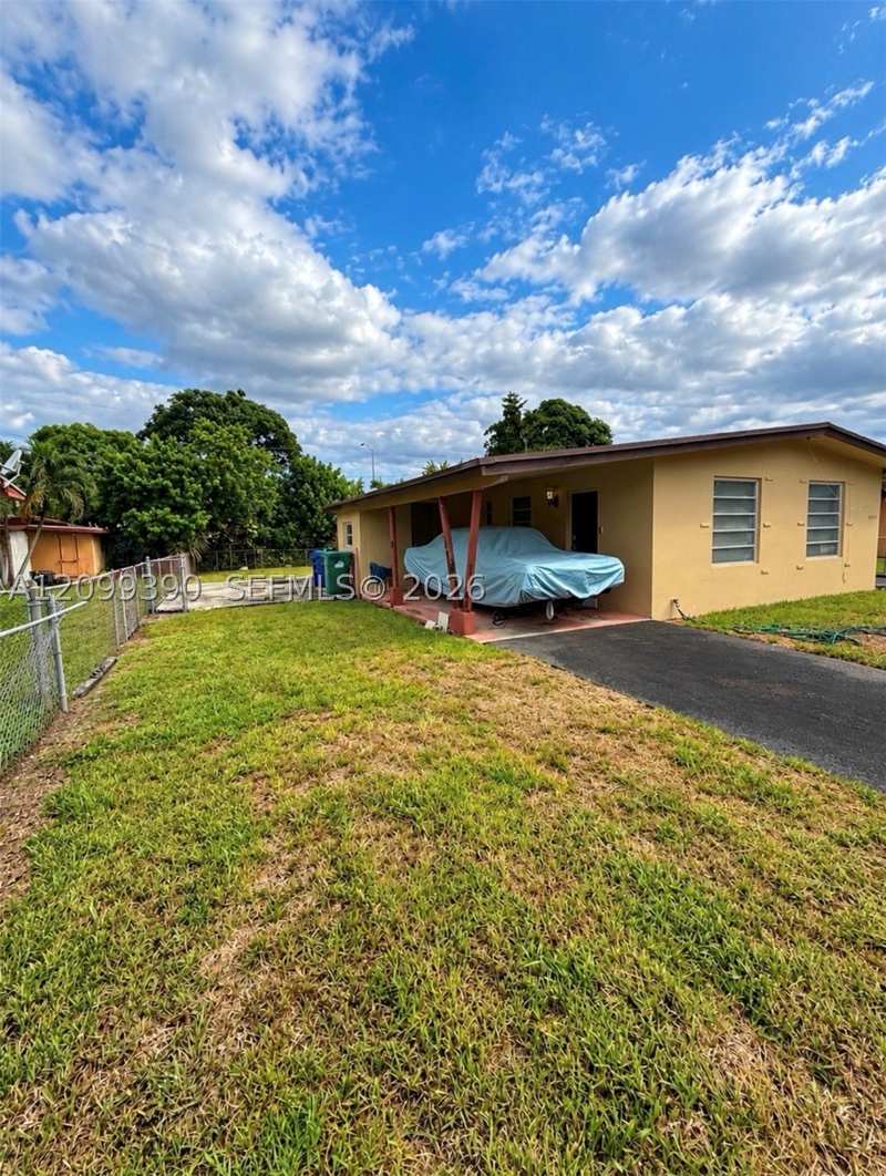 3 bedroom SingleFamilyResidence at 3271 NW 182nd St, Bankers Sub #1, Miami Gardens — photo 1