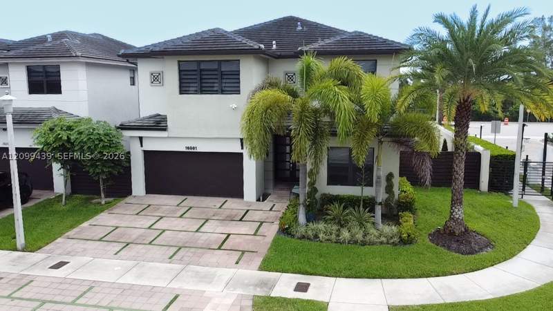5 bedroom SingleFamilyResidence at 16001 NW 87th Ct, Dunnwoody Lake, Miami Lakes — photo 3
