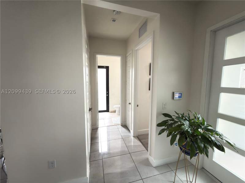 5 bedroom SingleFamilyResidence at 16001 NW 87th Ct, Dunnwoody Lake, Miami Lakes — photo 4