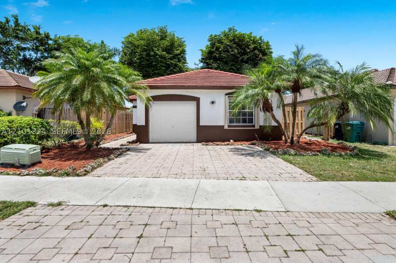 3 bedroom SingleFamilyResidence at 14613 SW 155th Pl, Oak Creek, Miami — photo 1