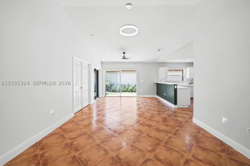 3 bedroom SingleFamilyResidence at 14613 SW 155th Pl, Oak Creek, Miami — photo 4