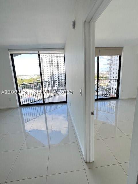 5252 NW 85th Ave 1009, Doral FL - photo 7 of 44