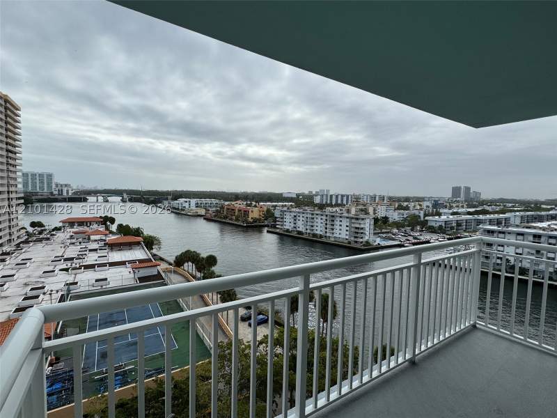 1 bedroom Condominium at 301 174th St 1105, Winston Towers 500 Condo, Sunny Isles Beach — photo 2