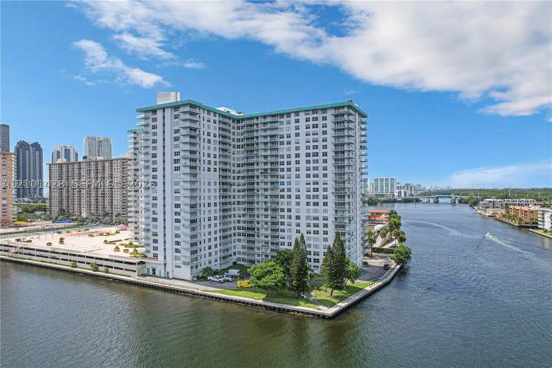 1 bedroom Condominium at 301 174th St 1105, Winston Towers 500 Condo, Sunny Isles Beach — photo 4