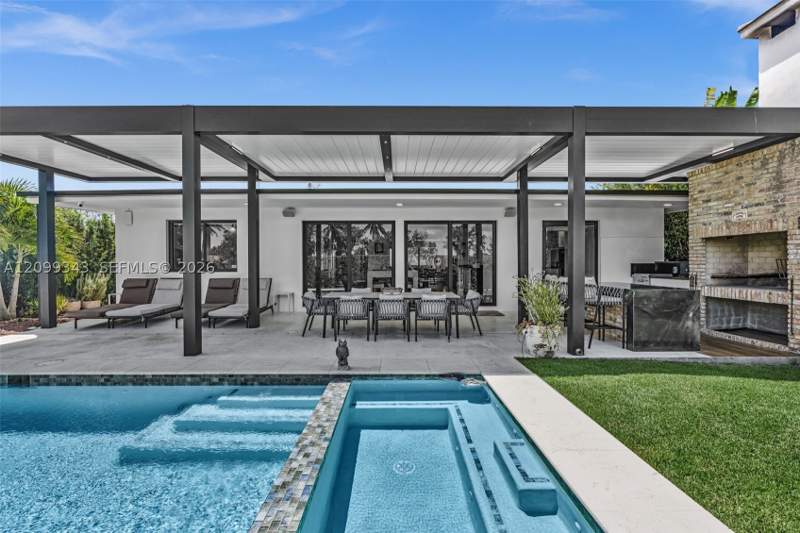 3 bedroom SingleFamilyResidence at 797 S Shore Dr, Normandy Golf Course, Miami Beach — photo 2
