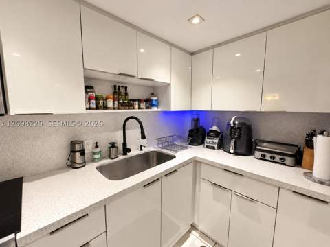 3101 N Country Club Dr 301, Aventura FL - photo 12 of 21