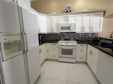17819 NW 66th Ct Cir, Hialeah FL - photo 10 of 33