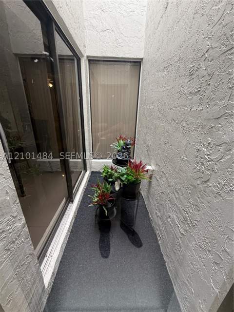 17819 NW 66th Ct Cir, Hialeah FL - photo 12 of 33
