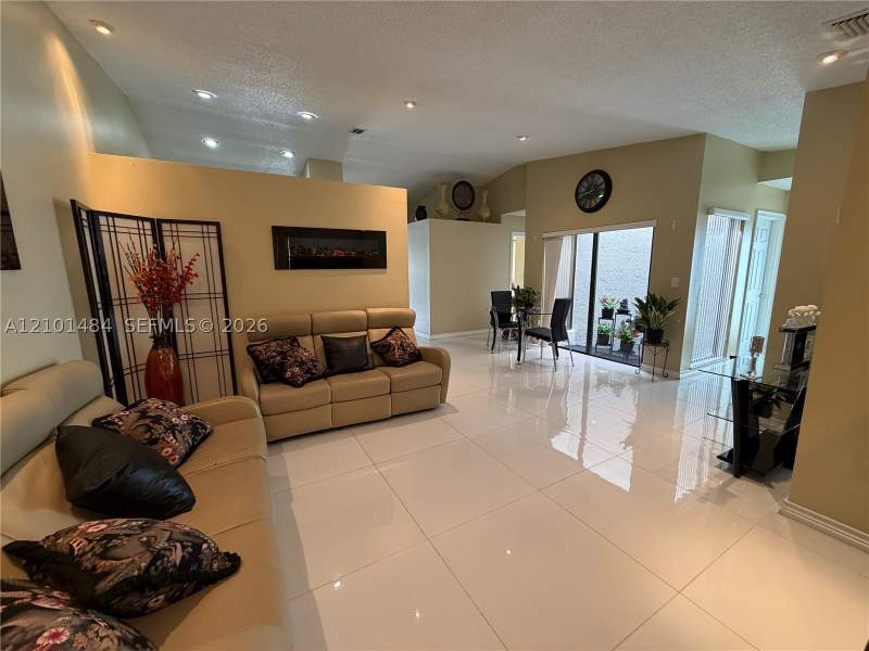 3 bedroom SingleFamilyResidence at 17819 NW 66th Ct Cir, The Moors Townhouses, Hialeah — photo 5