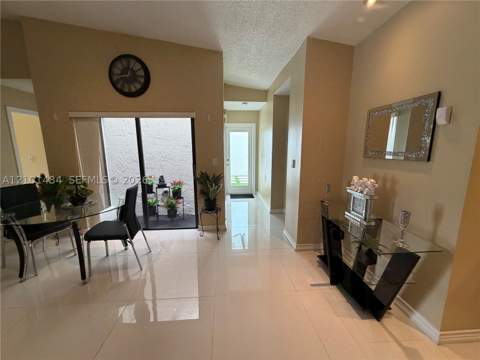17819 NW 66th Ct Cir, Hialeah FL - photo 7 of 33