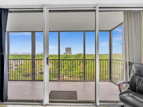 2500 NE 135th St C502, North Miami FL - photo 9 of 97