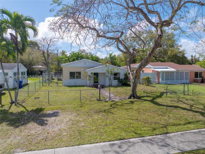 3 bedroom SingleFamilyResidence at 2048 NE 180th St, Fulford By The Sea, North Miami Beach — photo 1