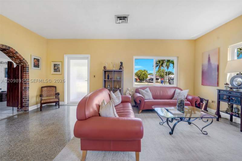 3 bedroom SingleFamilyResidence at 2048 NE 180th St, Fulford By The Sea, North Miami Beach — photo 2