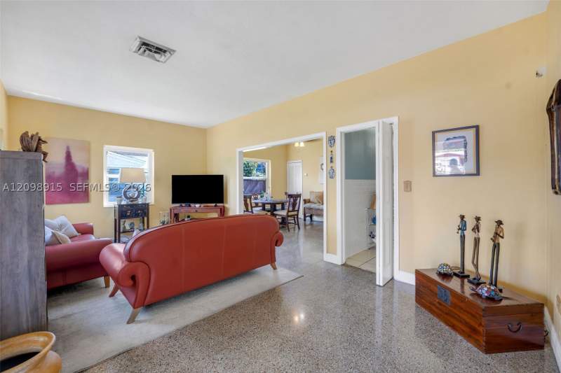 3 bedroom SingleFamilyResidence at 2048 NE 180th St, Fulford By The Sea, North Miami Beach — photo 5