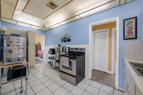2048 NE 180th St, North Miami Beach FL - photo 9 of 41