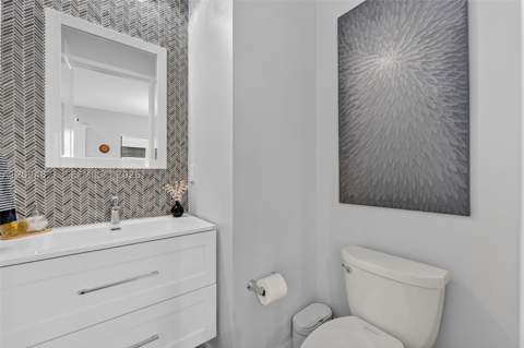 3226 W 97th St, Hialeah FL - photo 11 of 34