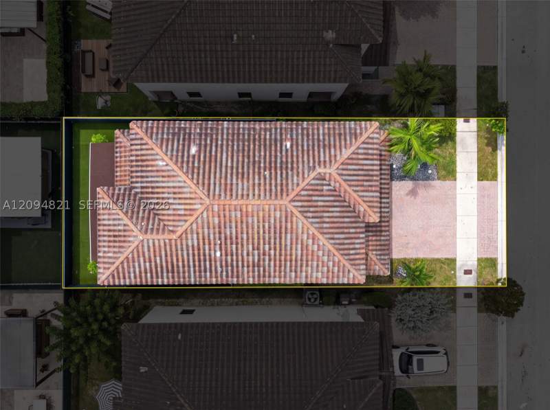 4 bedroom SingleFamilyResidence at 3226 W 97th St, Bonterra, Hialeah — photo 2