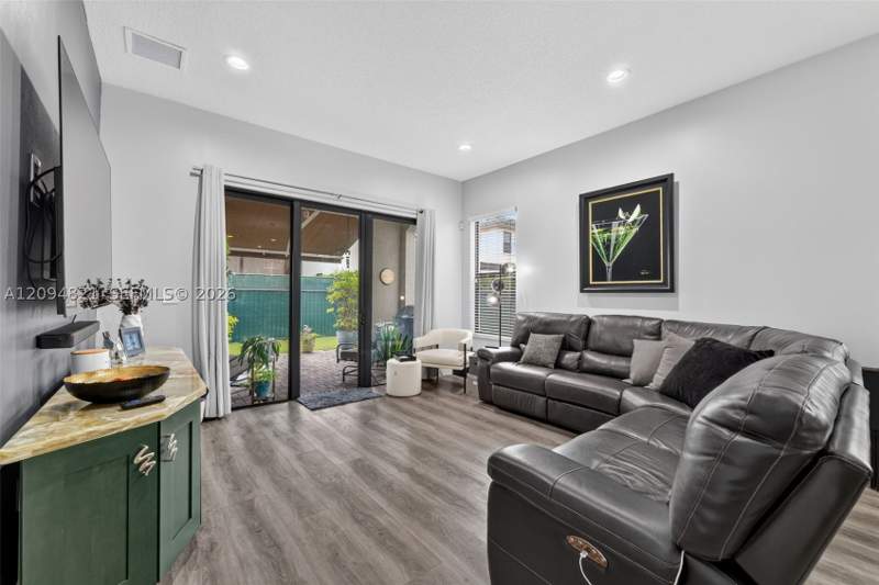 4 bedroom SingleFamilyResidence at 3226 W 97th St, Bonterra, Hialeah — photo 4