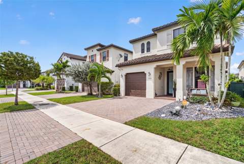3226 W 97th St, Hialeah FL - photo 8 of 34