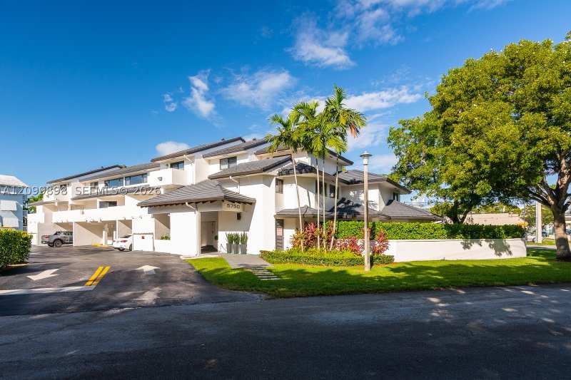 2 bedroom Condominium at 5750 Turin St 206, Gables South Condo, Coral Gables — photo 1