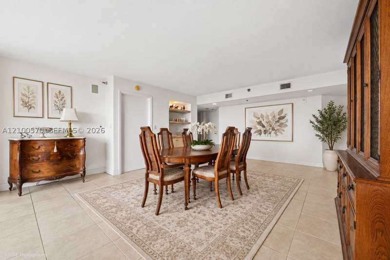3 bedroom Condominium at 441 Valencia Ave 801, Gables Laroc Condo, Coral Gables — photo 4