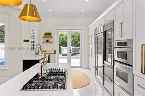 705 Madeira Ave, Coral Gables FL - photo 10 of 36