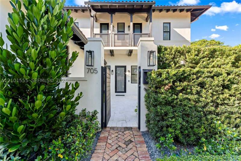 4 bedroom SingleFamilyResidence at 705 Madeira Ave, Coral Estates, Coral Gables — photo 3