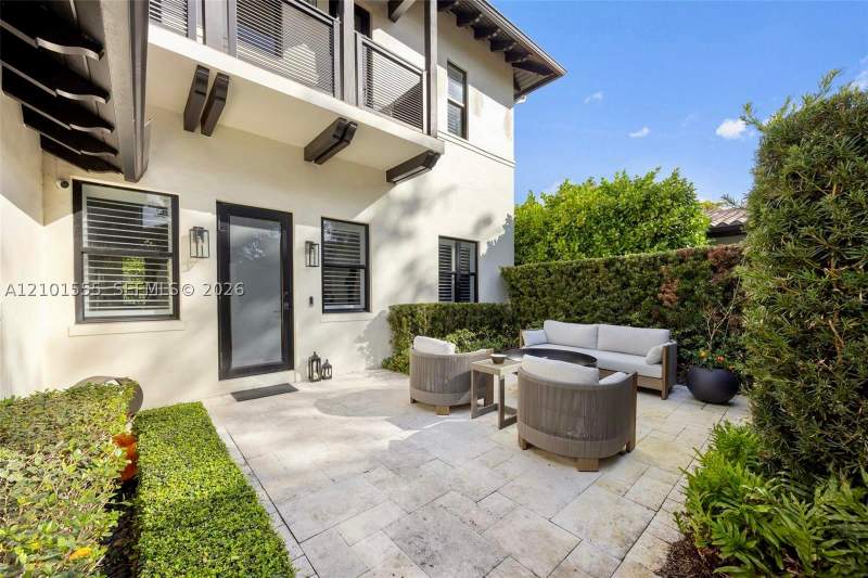 4 bedroom SingleFamilyResidence at 705 Madeira Ave, Coral Estates, Coral Gables — photo 4