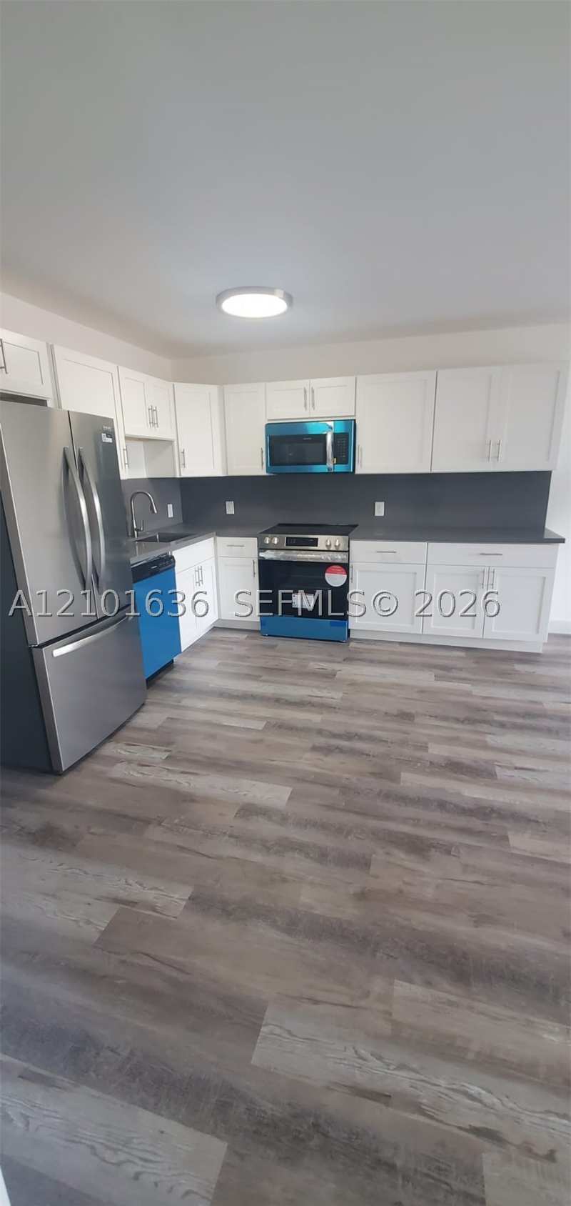 2 bedroom SingleFamilyResidence at 445 NE 195th St, Royal Oaks Condo, Miami — photo 1