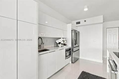 19101 NE 36th Ct 2811, Aventura FL - photo 11 of 37