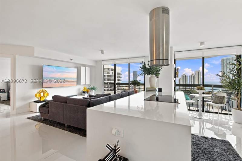 2 bedroom Condominium at 19101 NE 36th Ct 2811, Mystic Pointe Condo No Th, Aventura — photo 4