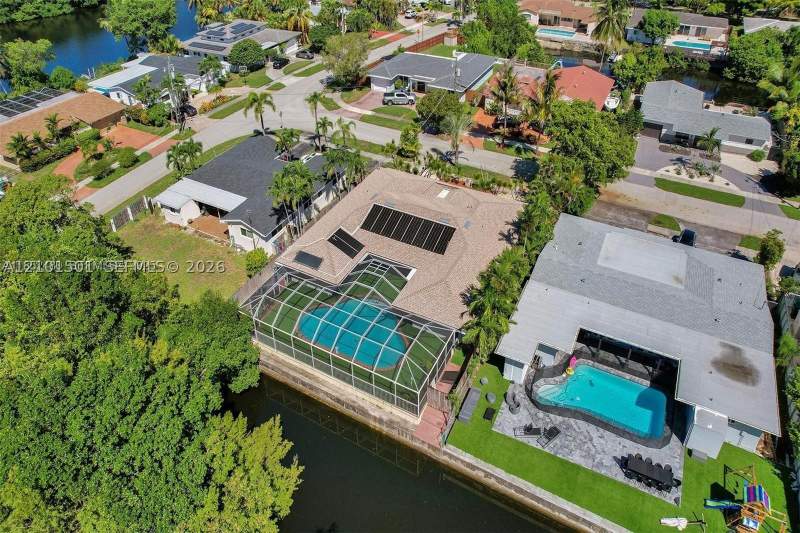 5 bedroom SingleFamilyResidence at 2310 NE 195th St, Enchanted Lake Sec 6, Miami — photo 2
