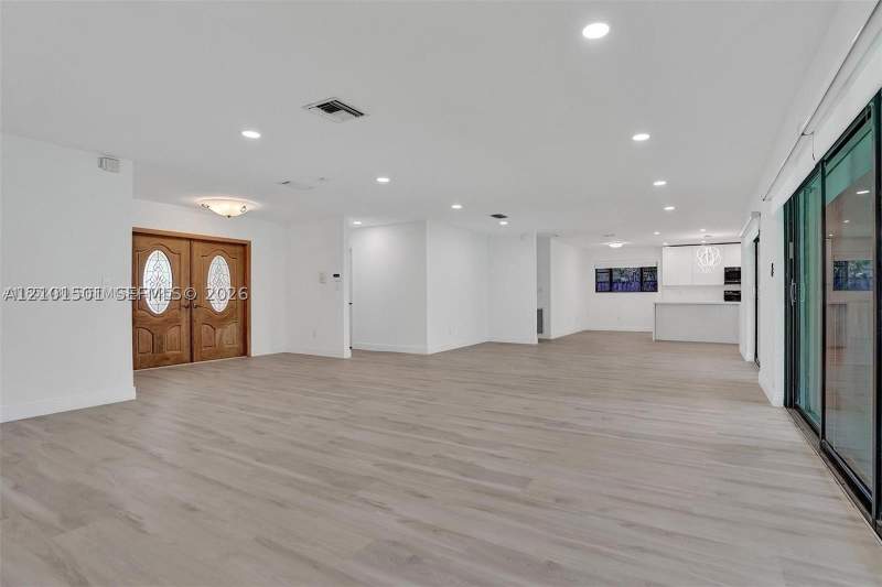 5 bedroom SingleFamilyResidence at 2310 NE 195th St, Enchanted Lake Sec 6, Miami — photo 5