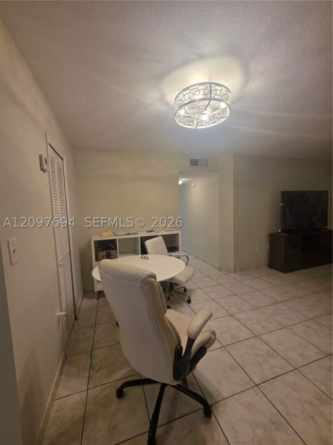 2505 W 76th St 103, Hialeah FL - photo 8 of 40