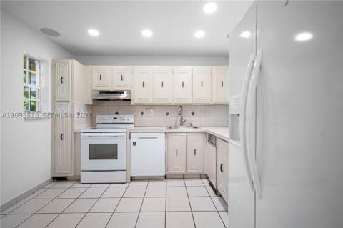 17086 NW 55th Ave, Miami Gardens FL - photo 6 of 40