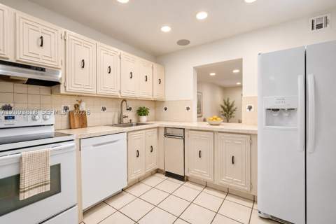 17086 NW 55th Ave, Miami Gardens FL - photo 7 of 40