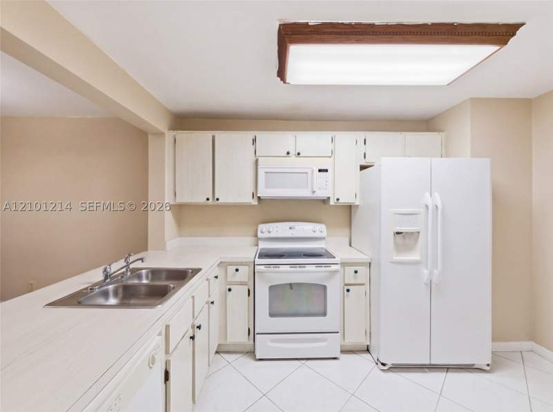 2 bedroom Condominium at 821 NE 207th Ln 1-103, Monterey One Condo, Miami — photo 3