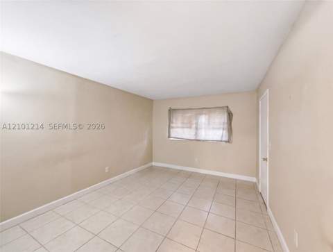 821 NE 207th Ln 1-103, Miami FL - photo 8 of 13