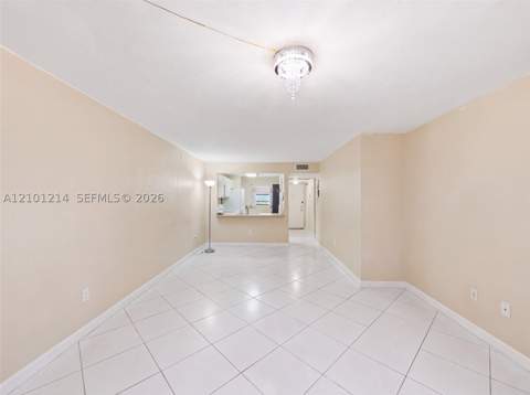 821 NE 207th Ln 1-103, Miami FL - photo 9 of 13