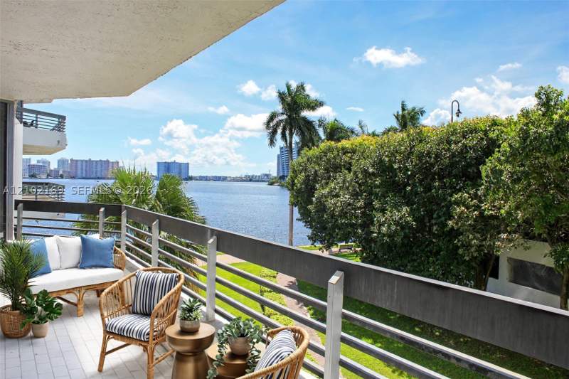 2 bedroom Condominium at 19101 NE 36th Ct 302, Mystic Pointe Condo No Th, Aventura — photo 4