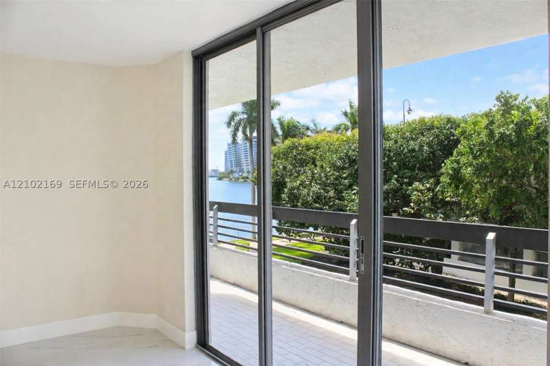 2 bedroom Condominium at 19101 NE 36th Ct 302, Mystic Pointe Condo No Th, Aventura — photo 5