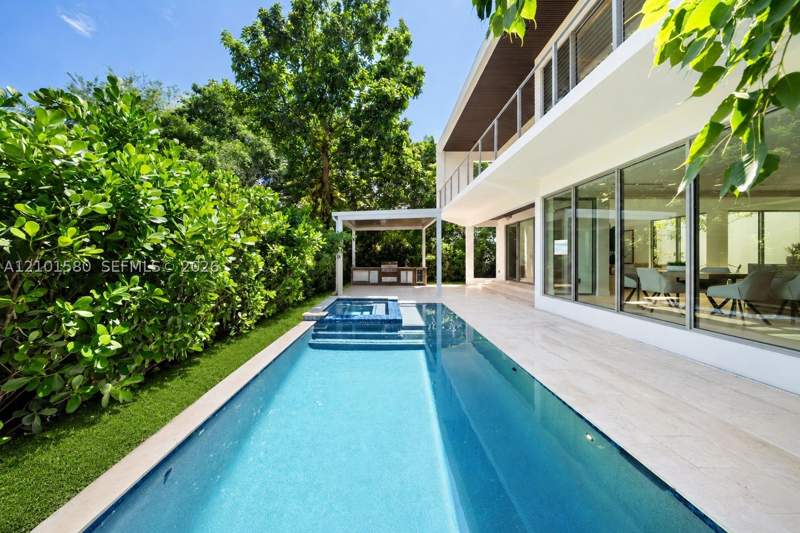 5 bedroom SingleFamilyResidence at 4125 NW 5th Ave, Allendale Sub Db 943-562, Miami — photo 3