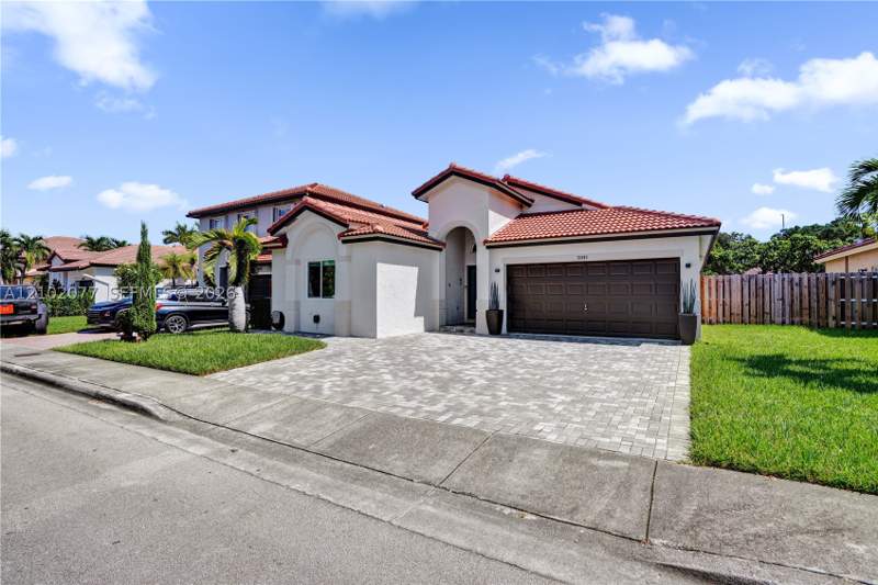 3 bedroom SingleFamilyResidence at 13403 SW 118th Pass, Four Lakes Sec 7, Miami — photo 2